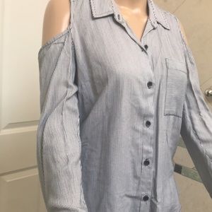 Splendid womens cold shoulder shirt size XS